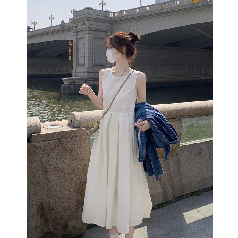 2025 Summer French Romantic Waist-Defined Sleeveless Fairy Long Dress for Petite Sizes - Elegant White Floral Style