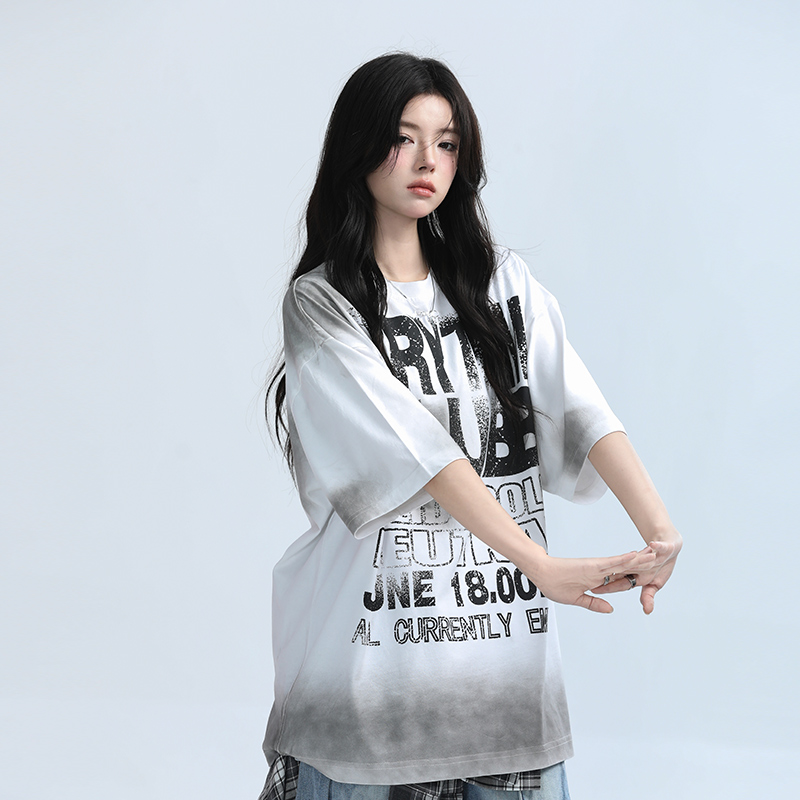 American Retro Tie-Dye Red Short Sleeve T-Shirt for Women - Heavy-Duty Loose Fit Summer Tee with Mountain Graphic Design