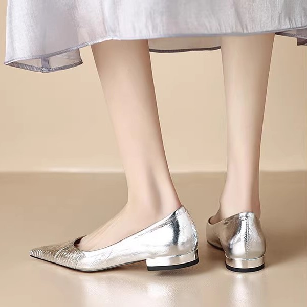 Elegant Italian Versatile Pointed-Toe Flats in Soft Leather - Chic French Fashion Shallow Mouth Shoes for Effortless Style