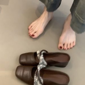 Genuine Leather Cowhide Style Closed-Toe Half Slippers for Women - Retro Slip-On Mules Sandals for Summer Outdoor Wear