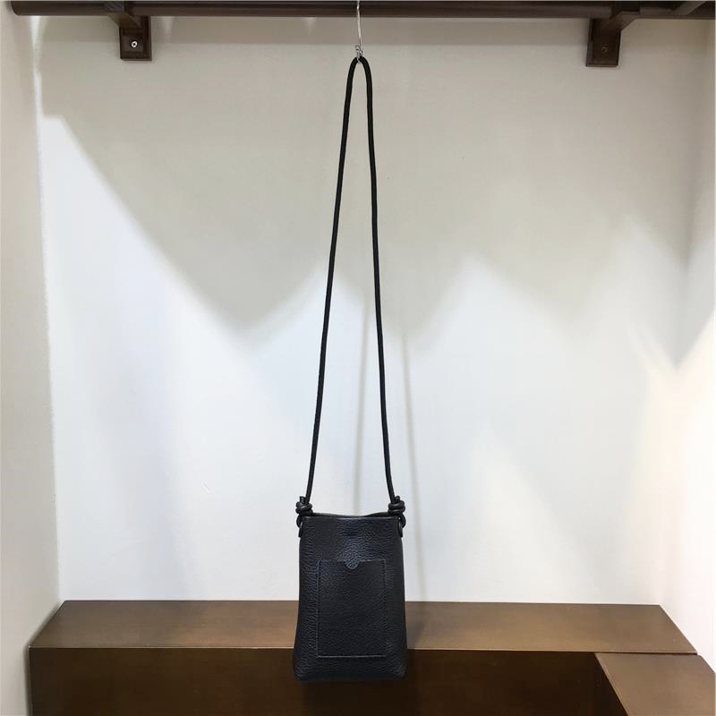 High-End Lychee Pattern Crossbody Phone Bag - Versatile Vertical Small Bag for Spring/Summer 2025 Trend