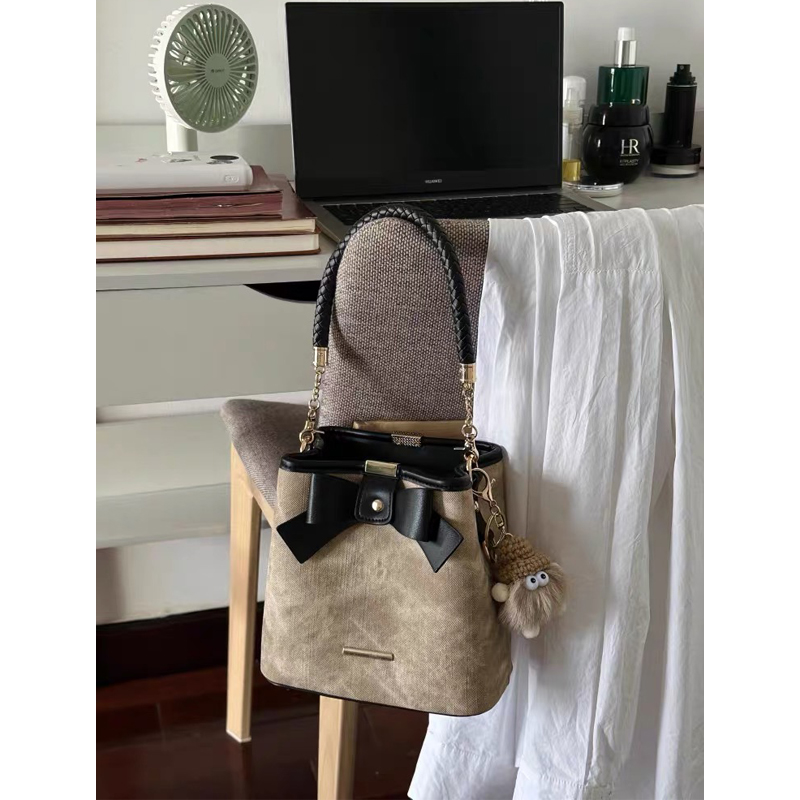 High-End Retro Artistic Bucket Bag for Women - Casual Versatile Shoulder Crossbody Bag for Autumn Winter 2024