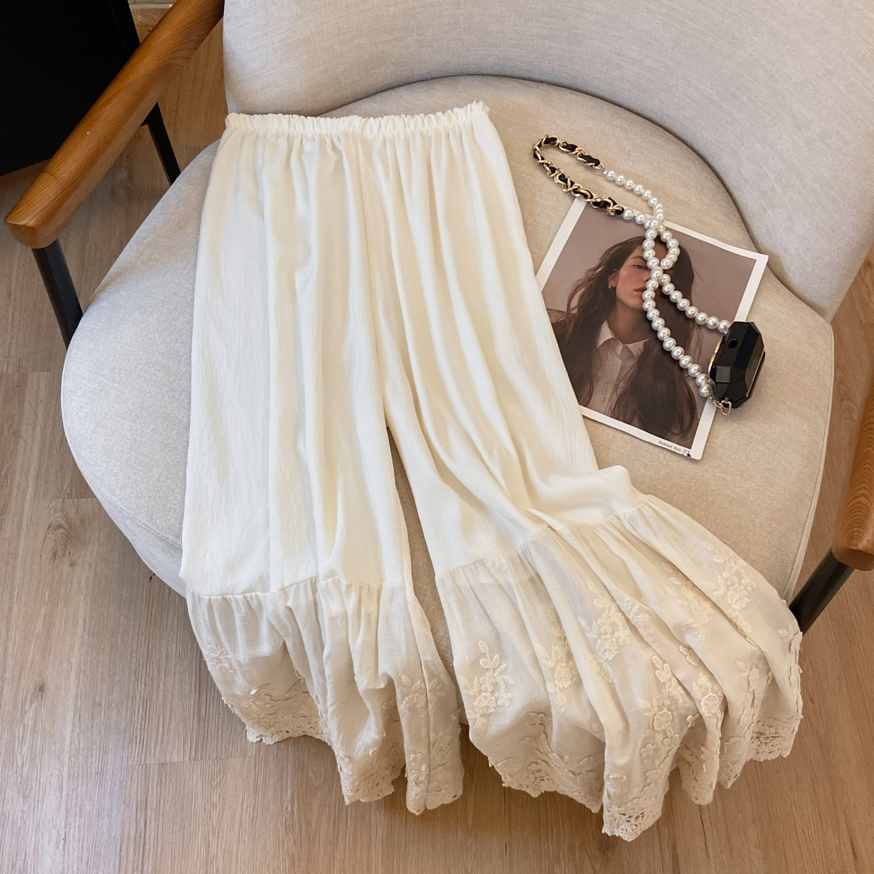 Japanese-Style Wide-Leg Pants for Women, Elegant Artistic Design with Elastic Waist and Layered Water-Soluble Lace Trim, Nine-Point Length