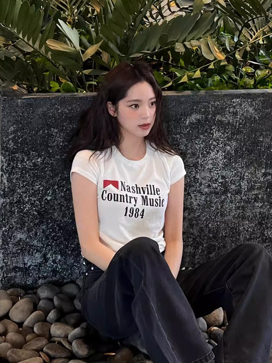 Korean Retro Sports Digital Print Fitted Cotton Top – Short Sleeve Slim Fit for a Stylish Instagram Look