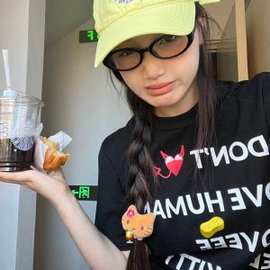 Korean Style Youthful Cartoon Print Slim-Fit Short Sleeve T-Shirt for Women - Trendy Graphic Top