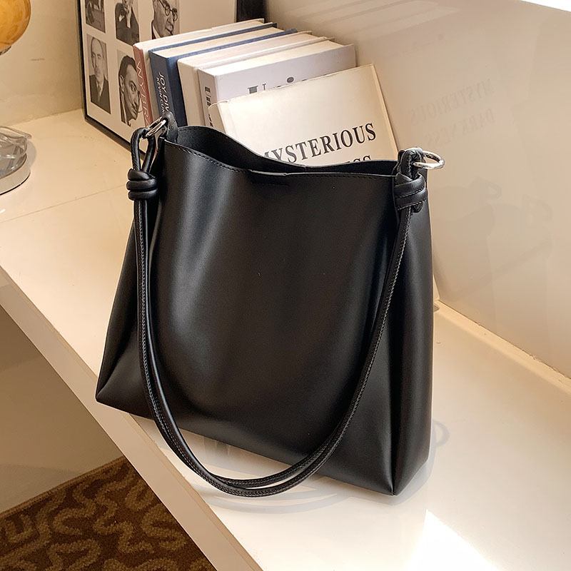 Light Luxury Retro Large-Capacity Shoulder Bag - Textured Mother and Child Bucket Bag for Women - Autumn Winter Fashion