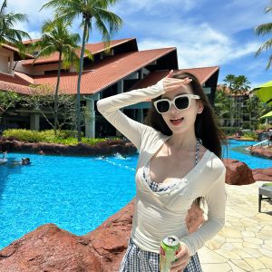 Lightweight Summer Sun-Protective White T-Shirt with Checkered Wide-Leg Pants Vacation Outfit for Women