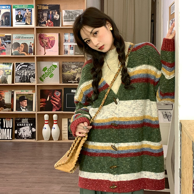 Mid-Length Knitted Sweater Coat for Women, Thickened Horn Button Cardigan, Vintage Style for Spring and Autumn Fashion