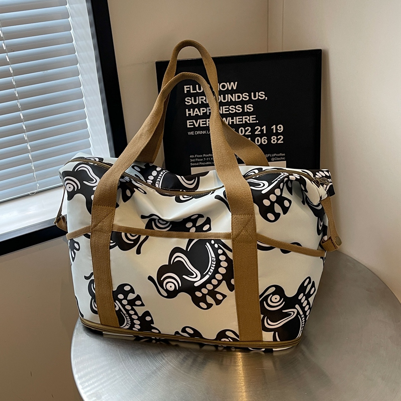 Oversized Nylon Travel Bag for Clothes, Suitcase with Pull Rod, Short Business Trip & Maternity Hospital Bag for Women
