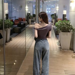 Pure Desire Off-Shoulder Slim Fit T-Shirt - Short Sleeve Top in 90s Style for Effortless Chic Looks