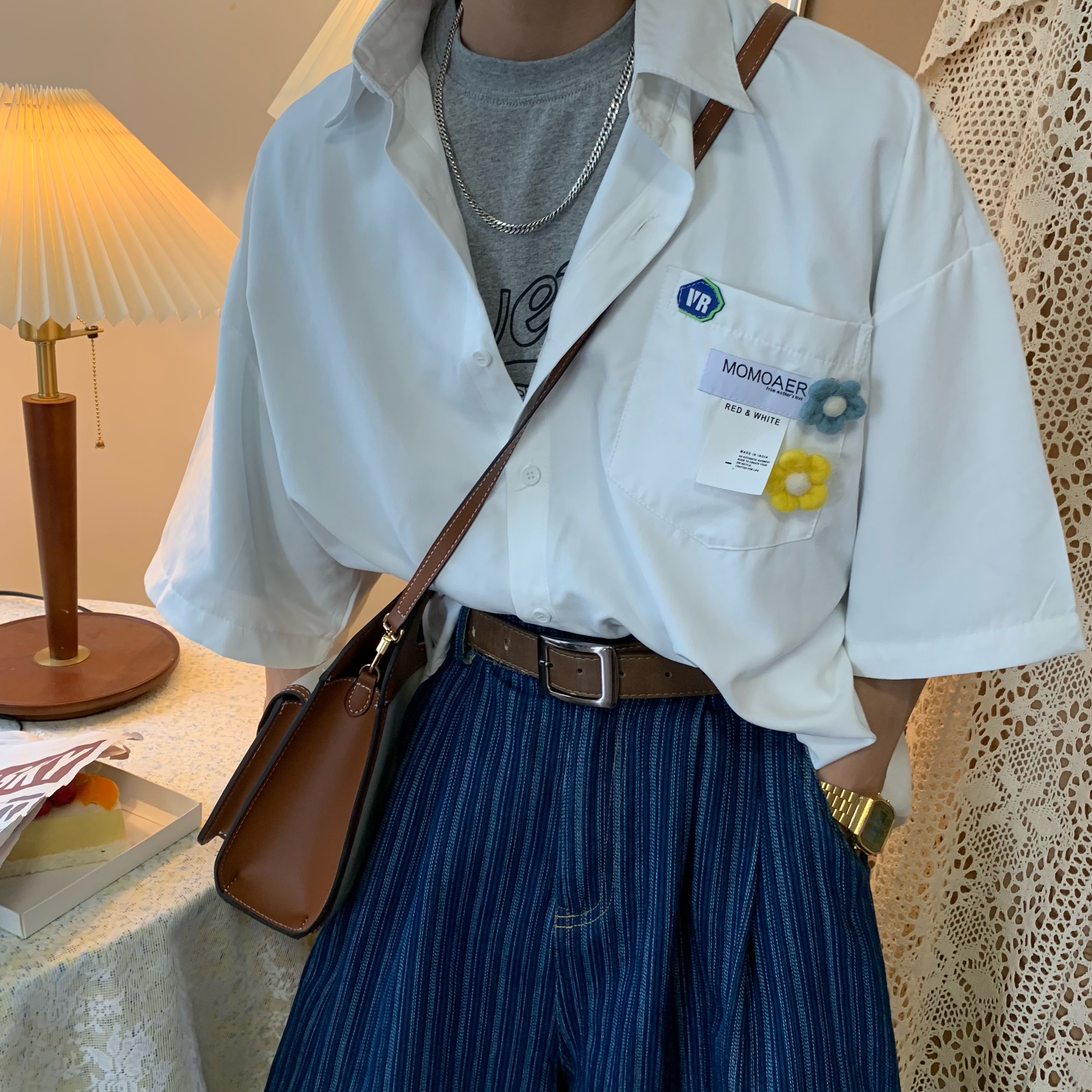 Retro Hong Kong Style Short Sleeve Shirt with Brooch Flower - Trendy Loose Fit Couple Top for Versatile Dopamine Fashion