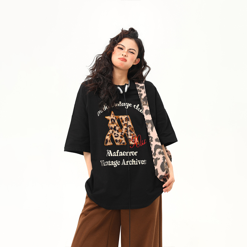 Retro Letter Patch Embroidered Short-Sleeve T-Shirt for Women - Trendy Casual Summer Top, Loose Fit, American Vintage Style