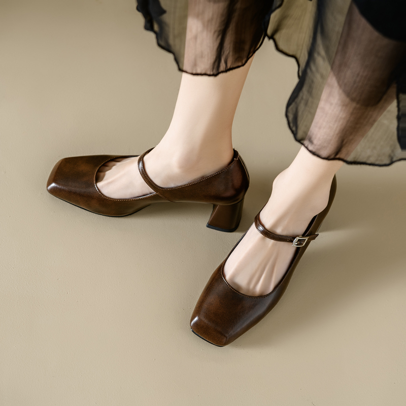 Retro One-Strap Mary Jane Shoes in Genuine Leather with Chunky Heels and Square Toes - Italian Style Fashion Footwear