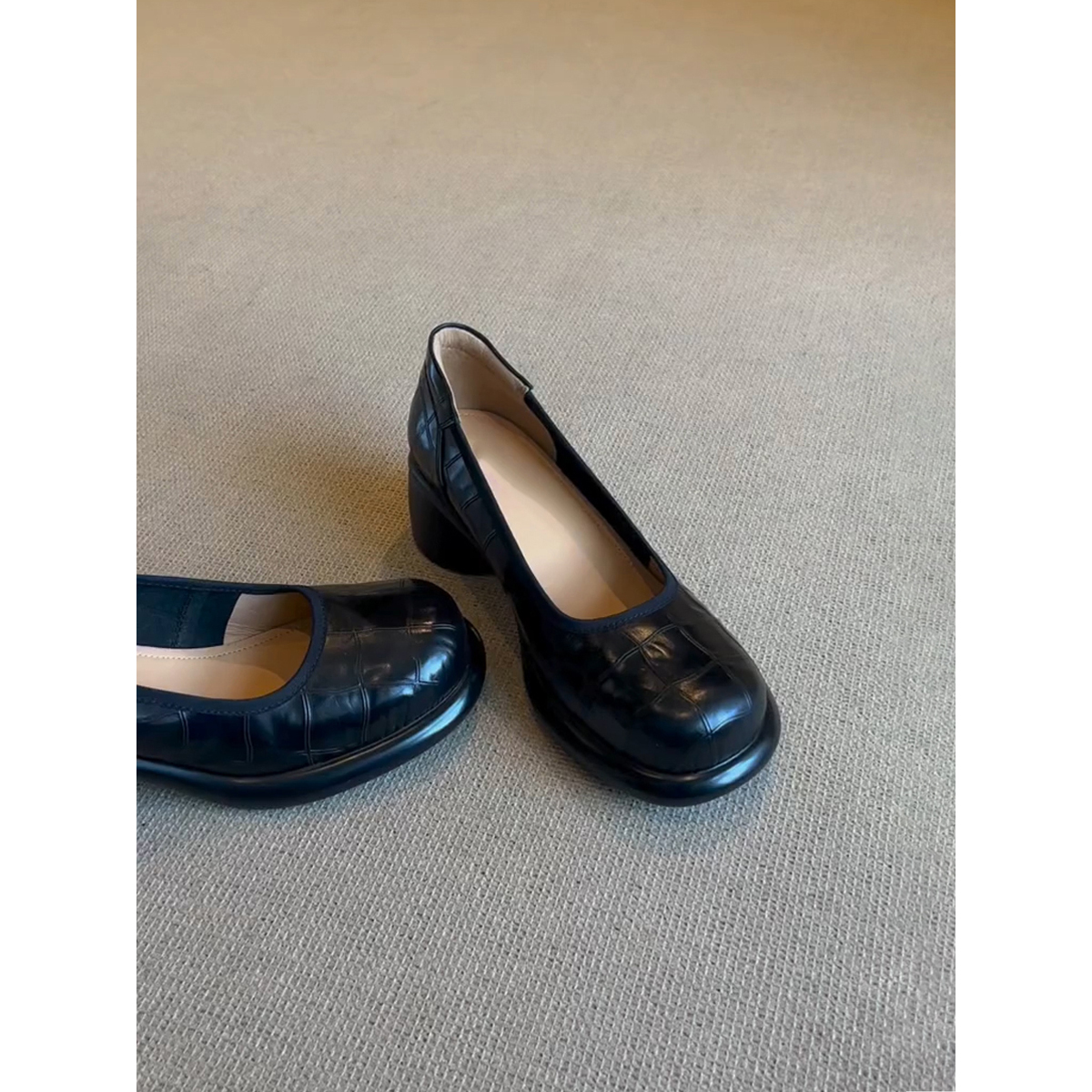 Sheepskin French Round-Toe High-Heeled Mary Jane Shoes for Women, Elegant Chunky Heel Slip-On Commuter Style