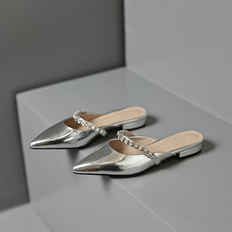 Silver Rhinestone Pointed Toe Low-Heeled Closed-Toe Sandals for Women - Trendy Half-Drag Style for Outdoor Wear, Celebrity-Inspired Design