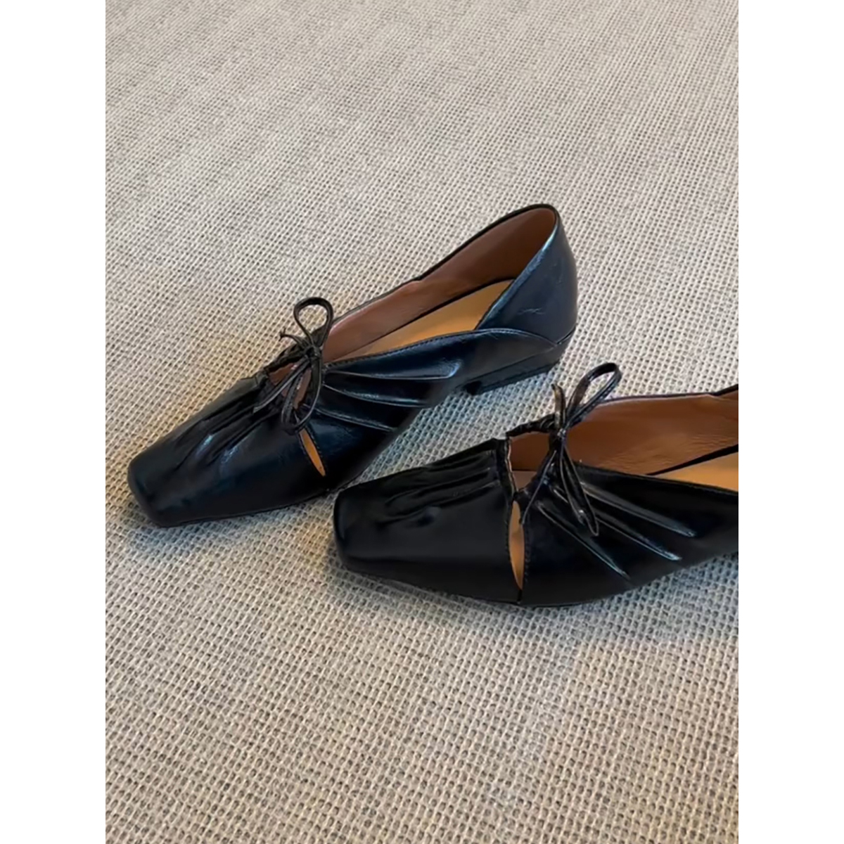 Square-Toed Pleated Hollow Mary Jane Shoes with Bow - French Style Low-Heeled Sheepskin Loafers for Chic Everyday Wear