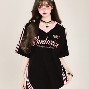 Summer 2025 Women’s American Style Loose V-Neck Short Sleeve T-Shirt, Niche Shoulder, College Style, Pure Cotton Top