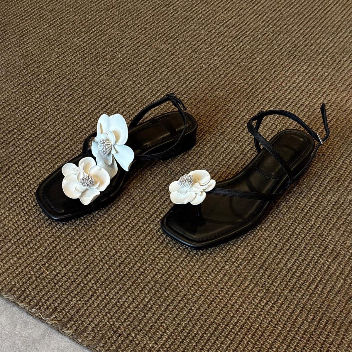 Summer Open-Toe Camellia One-Strap Sheepskin Sandals for Women - Flat Square Head Slippers