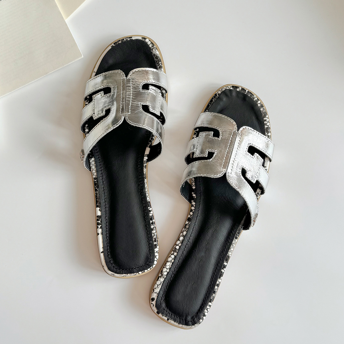 Trendy Cowhide Women's Sandals for Summer - Simple Korean Style Flat Beach Slippers, Versatile and Fashionable Footwear