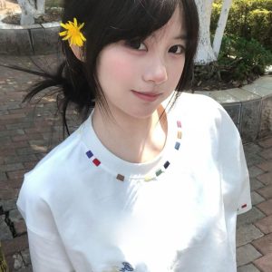 Trendy White Short Sleeve T-Shirt for Women with Embroidery - Summer 2025 American Style Niche Design