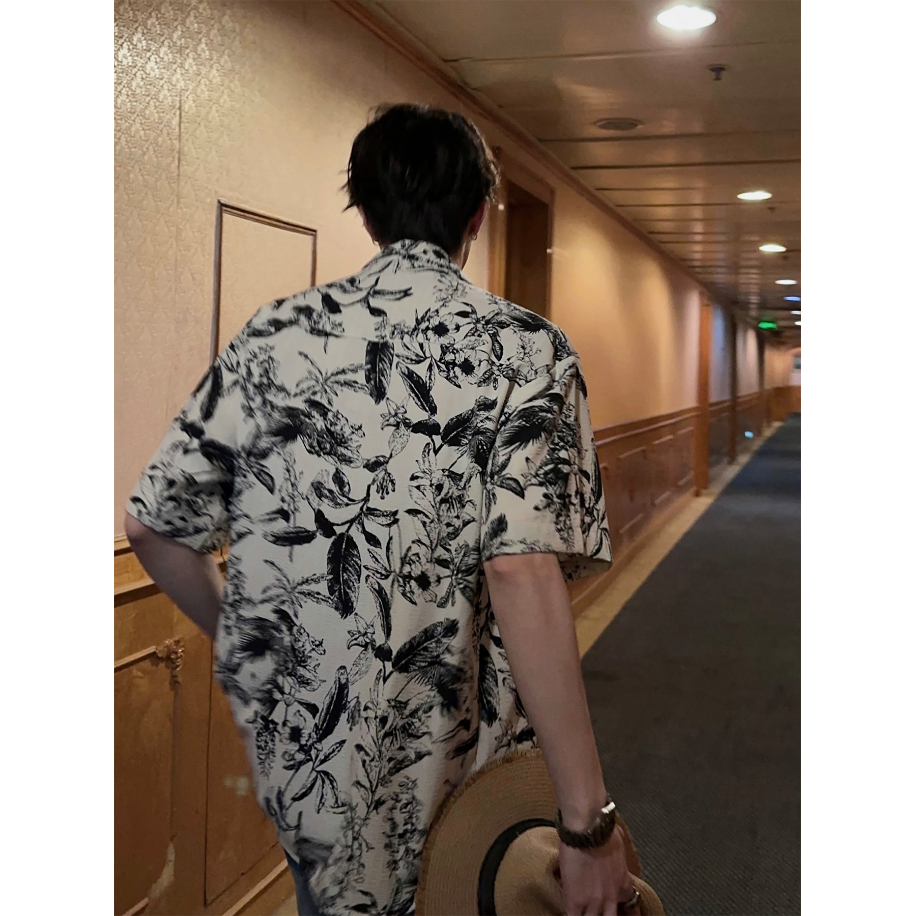 Vintage Floral Short-Sleeve Shirt for Men and Women, Loose Fit Chinese-Style Design with Retro Hong Kong Vibe, Perfect for Summer