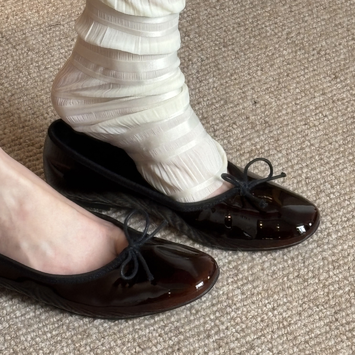 Vintage Sheepskin Bowknot Ballet Flats for Women - Round Toe Slip-On Elegant Commuting Shoes
