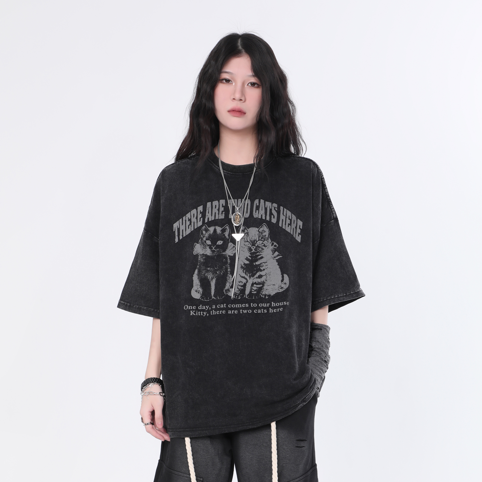 Vintage Washed Black Short Sleeve T-Shirt for Women with Niche Design - "Sit and Eat Until the Mountains Are Empty" Street Style Cat Graphic