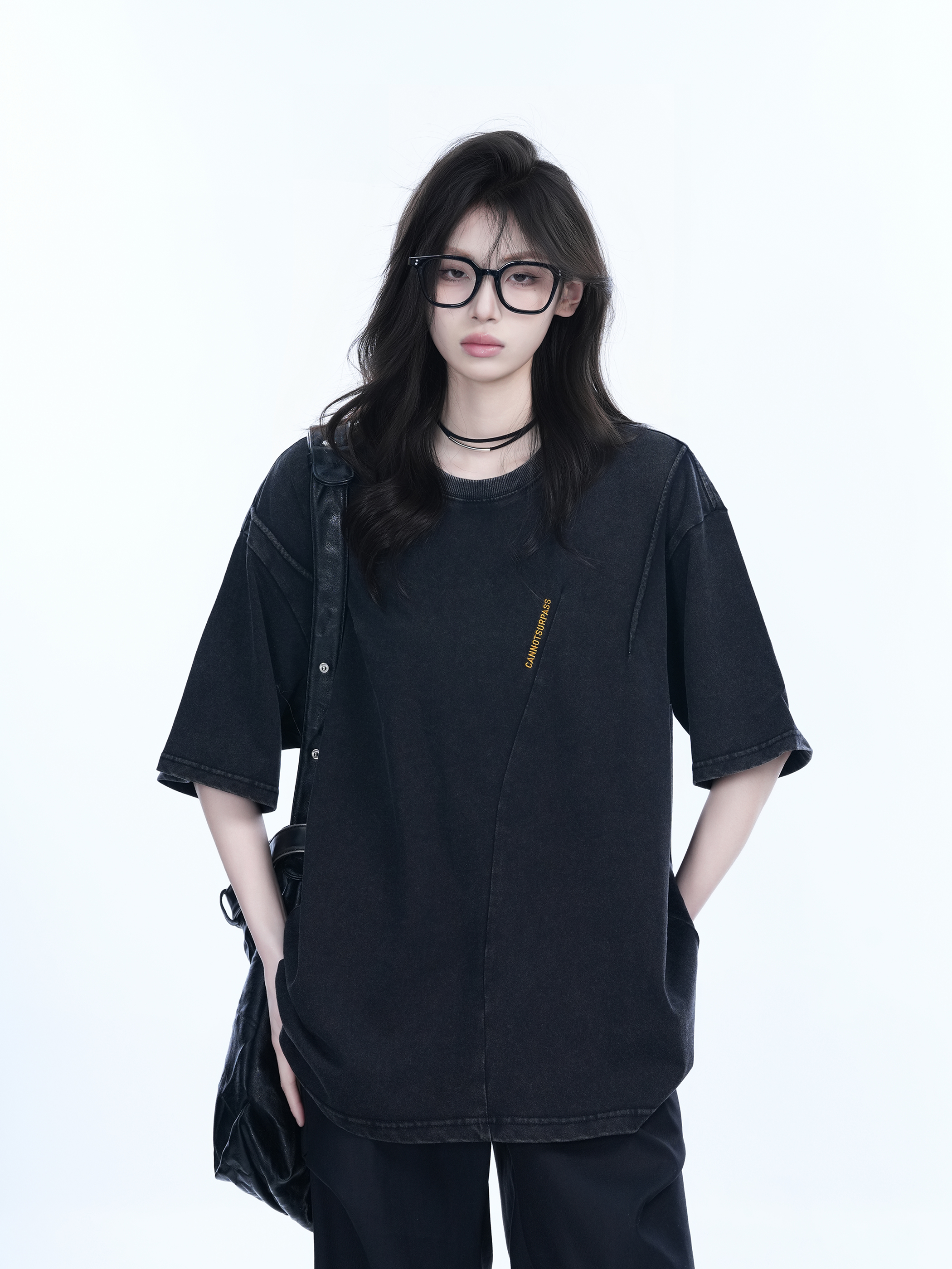 Washed Black Loose-Fit Short Sleeve T-Shirt for Women with Embroidered Half Sleeves – American Street Style, Casual 90s Aesthetic