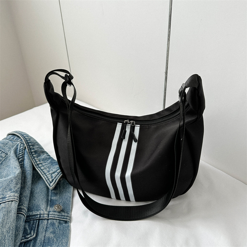 Waterproof Oxford Cloth Large-Capacity Dumpling Crossbody Bag for Women – Trendy Versatile Casual Sports Shoulder Bag