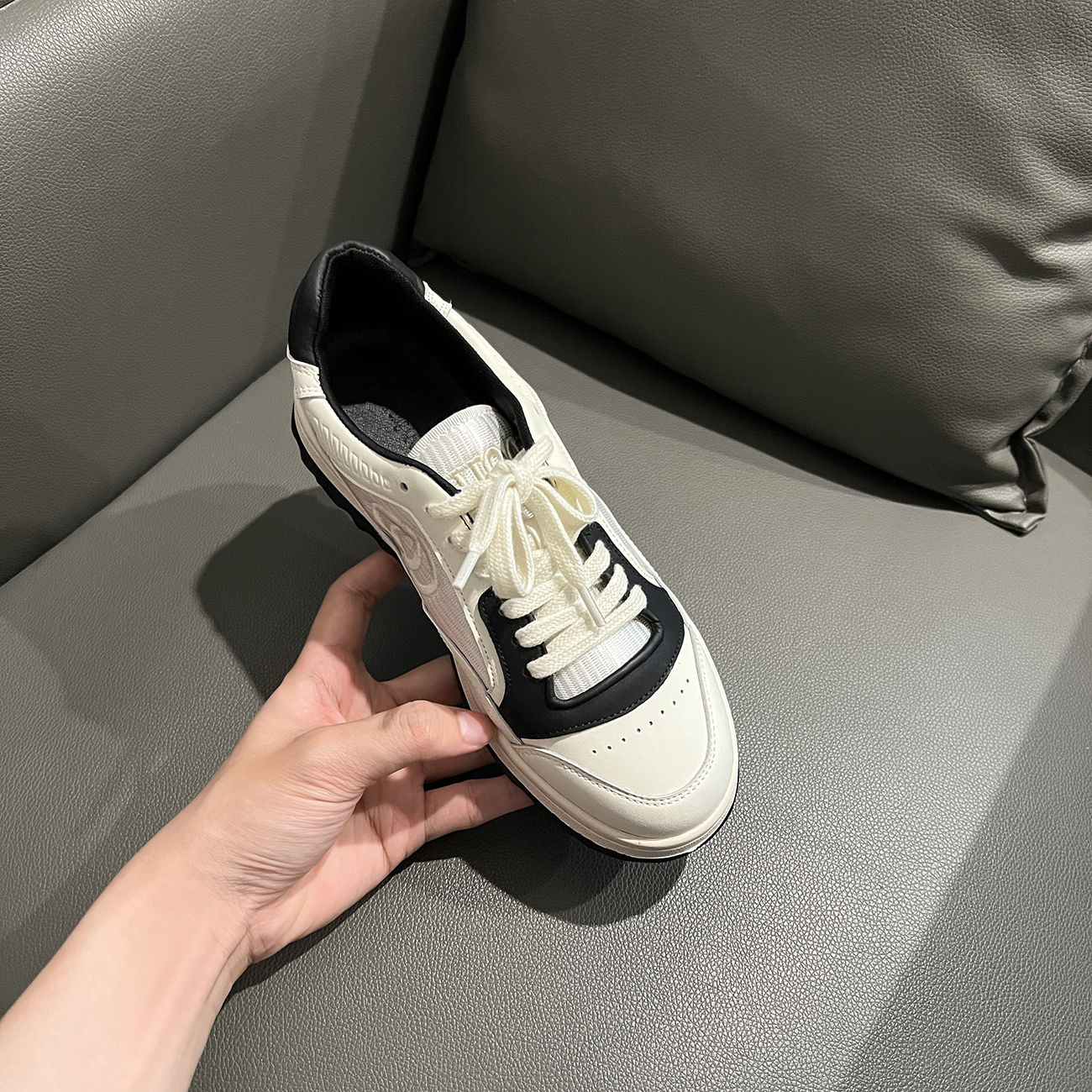 Women's Genuine Leather Cowhide Retro Thick-Soled Board Shoes - 2025 Casual Sports Sneakers, Versatile Little White Shoes