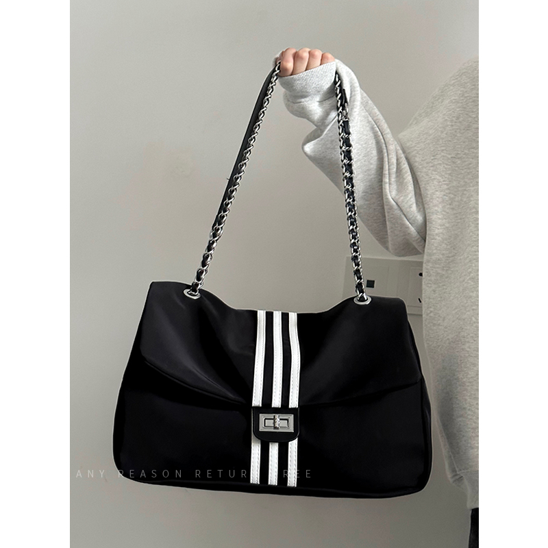 Women's Large Capacity Nylon Canvas Chain Tote Bag - 2024 New Commuting Crossbody Wanderer Style