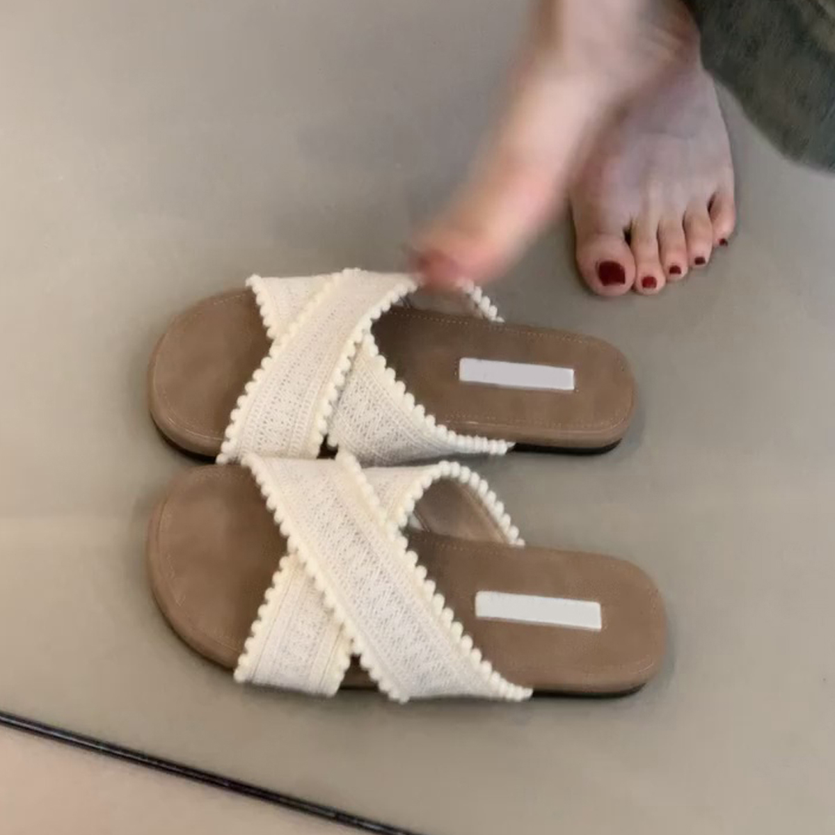 Women’s Sheepskin Flat Cross-Strap Sandals - Casual Beach Vacation Footwear, Perfect for Summer Skirts and Everyday Style
